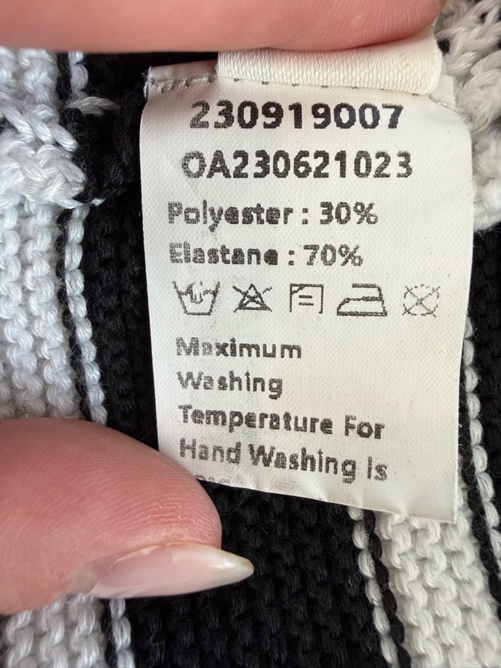 Commense Black and White Striped Cropped Cardigan - Picture 4 of 4